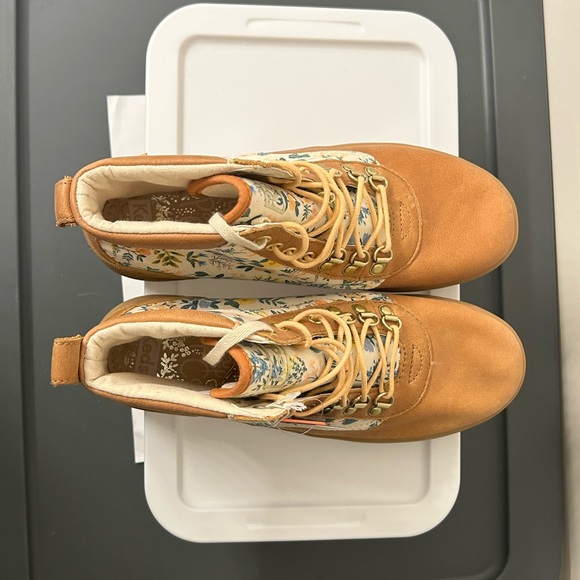NWT Keds x Rifle Paper Co. Scout Boots in Wildflower Natural - Picture 5 of 9